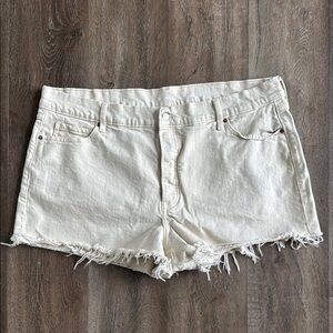 Old Navy Sky High A Line Shorts.  Women’s size 22. Tan in color.